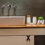 Aquamarine 2 瓦爾納