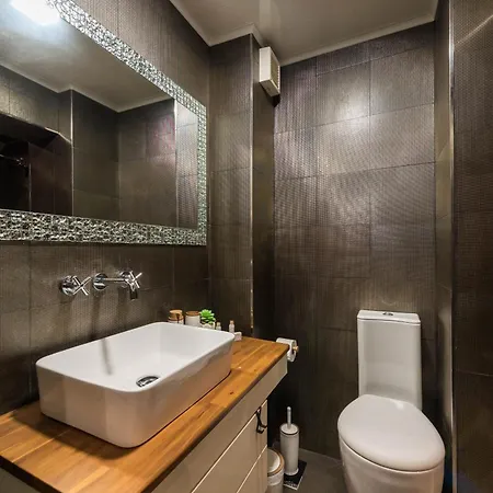 Aquamarine 2 瓦爾納