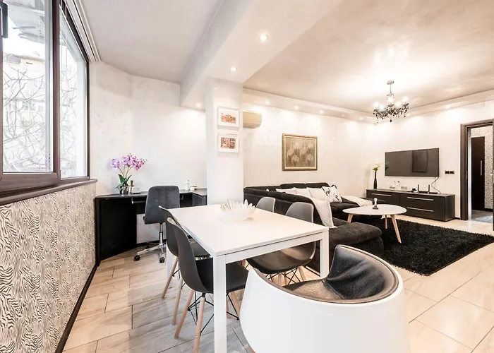 Aquamarine 2 アパート *